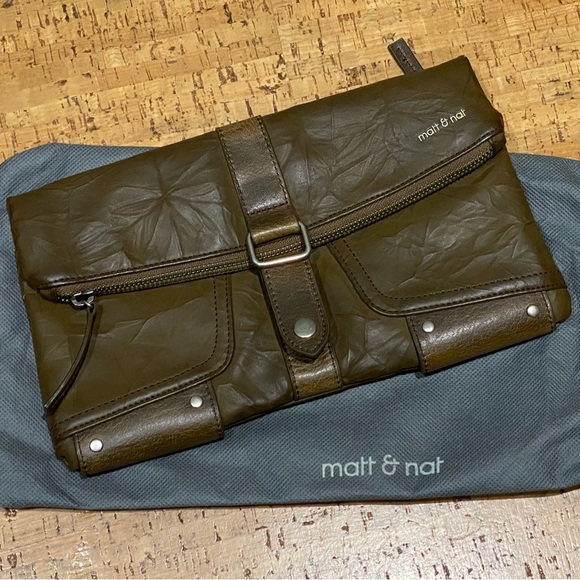 Matt & Nat Distressed Brown Clutch - Picture 1 of 4